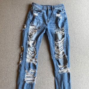 American Eagle Extreme Ripped Mom Jean